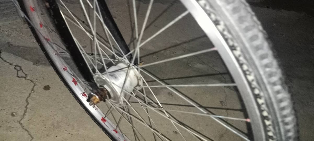 السلام عليكم
بايسكل للبيع فقط 
موديل 2013
سعر85بي مجال قليل
مابي اي عطل 
رقم الهاتف ***********
