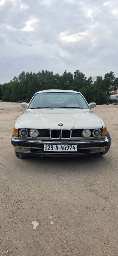 السلام عليكم
بي ام للبيع 735موديل1991
 سياره جاهزه كله عله بلاد 
مكفوله من صبغ تبريد ثلج هيترات مري جام كله شغال مكينه كير بل كارتون
رقم نجف مكان السياره نجف شرط مداور ثاني يوم 
سنويه لل2028السعر 53بيه مجال للاستفسار ***********
