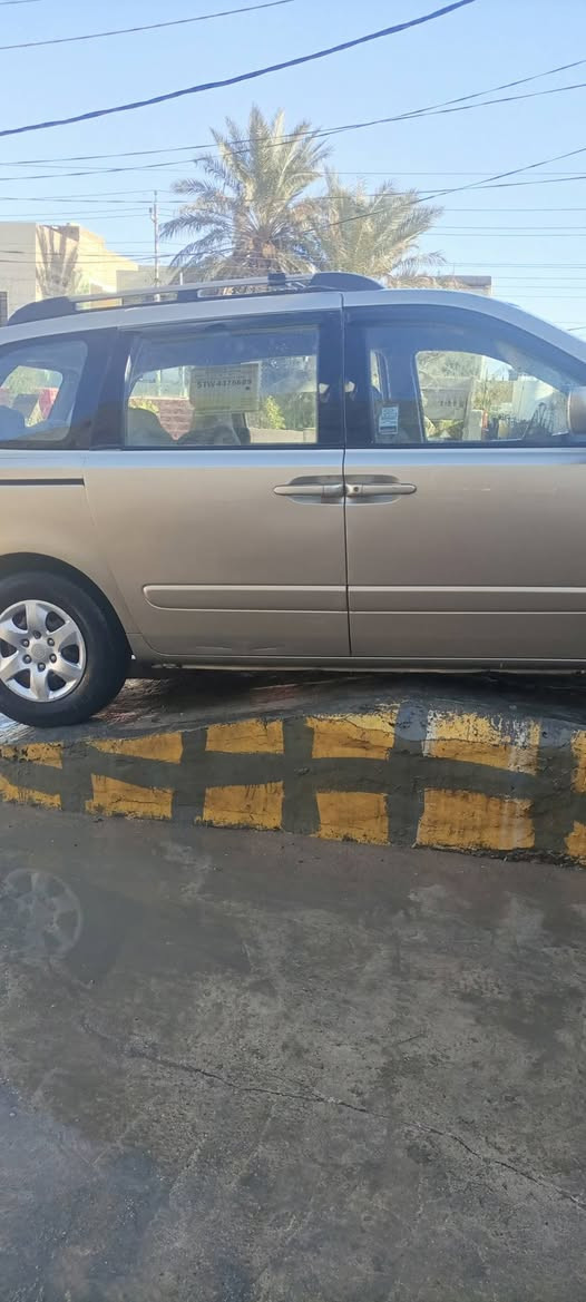 سياره كيه سيدونا
 2007 مصبوغه عام عدا القماره ابلادي محرك كير شغل جيد تبريد عاطل ليك افريز اريده 95 ورقه مامتواجد على الفيس الاتصال *********** علما بسمي السياره رقم بغداد المحرك 3800
