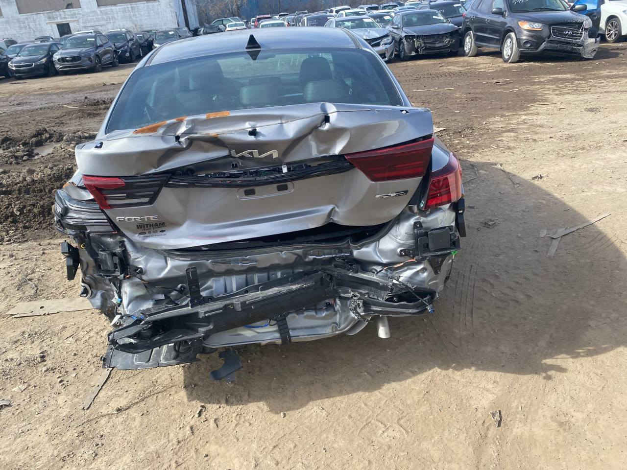 سلام عليكم البيع كيا فورتي موديل ٢٤ جيتي لاين فول عدا كشن كهربائي وتبريد خلفي حادث خلفي مبدل قبق جنطه ماشيه 18الف بيهه منضومه غاز مبدل كير ايتي سياره رقم بغداد سعر ١٨٥ الستفسار ***********
