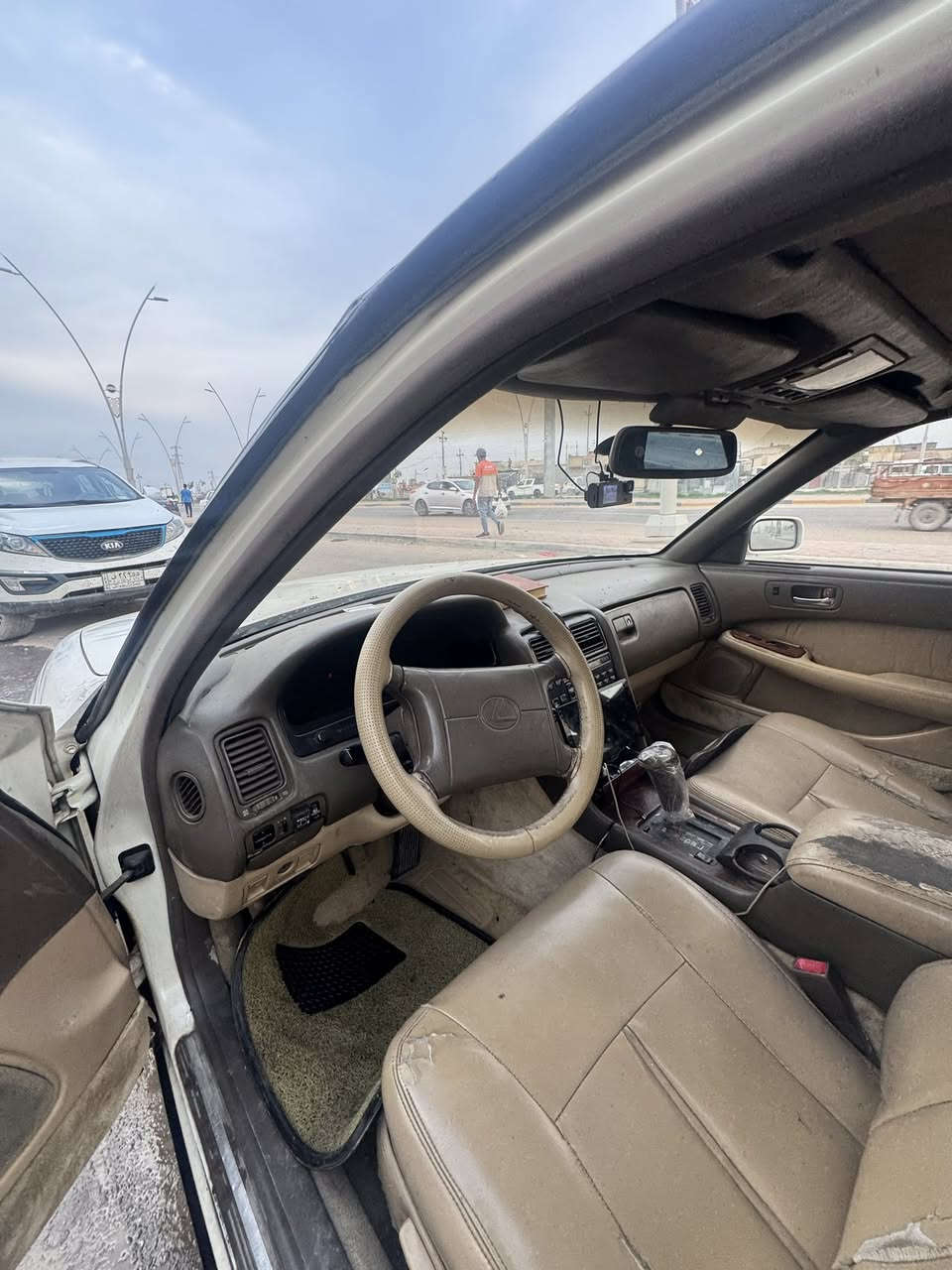 السلام عليكم لكزز ls400 مديل. 91 للبيع
سياره كفاله من الضربه  والصبغ  نظيفه السياره مامتعوبه وعليه منضومه غاز كير مكينه كفاله السعر 70 وبيه مجال 
***********

