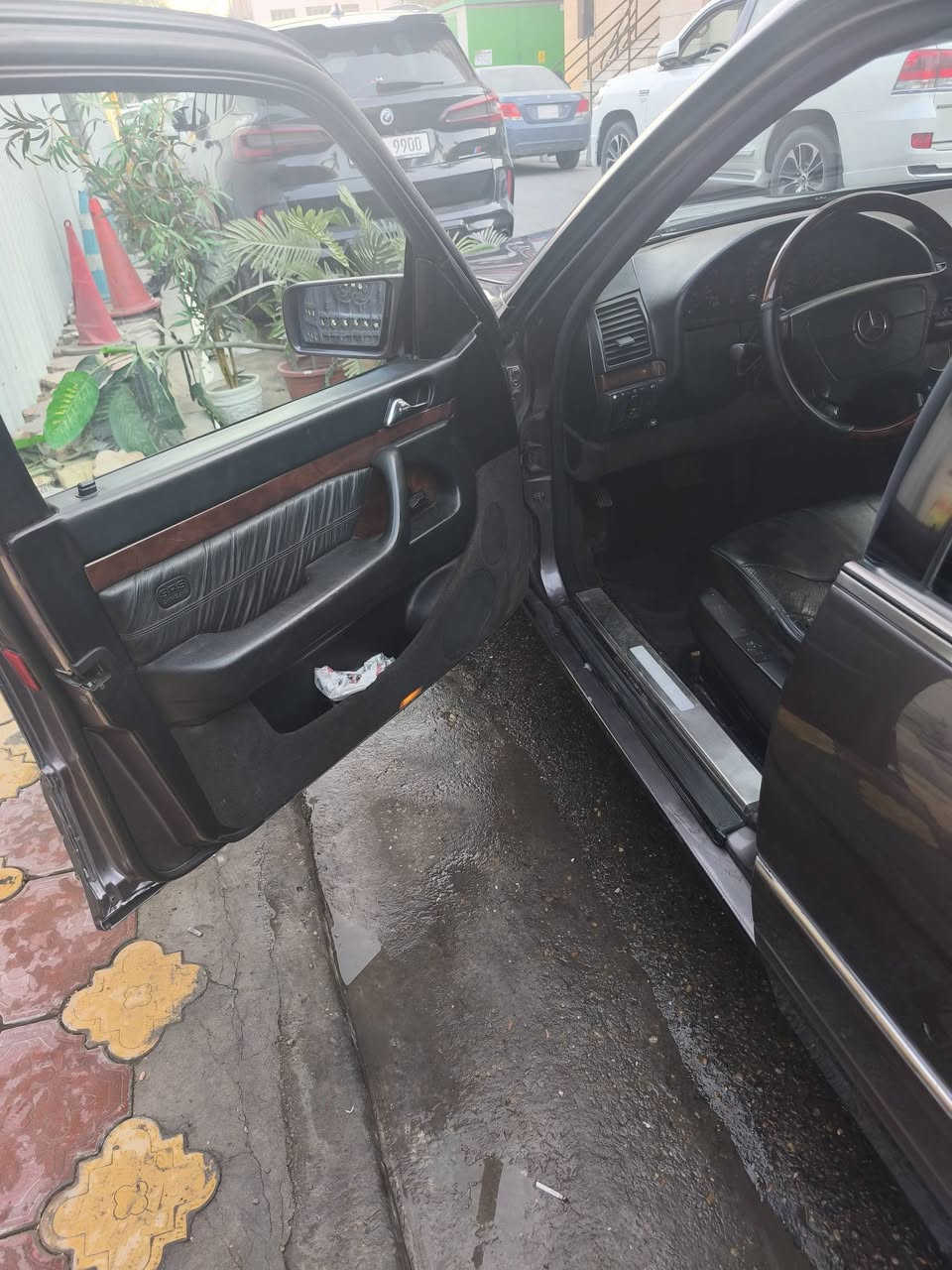 سلام عليكم ...
شبح موديل 92محدث 97ماعدا الشاشه..تحديث داخل وخارج فول مواصفات 
سلايد 
برده خلفيه 
حساسات خلفيه
غرفه جلد
محرك وارد هو والكير 
بصمه فتح وقفل
كل الكهربائيات كامله ماكو اي جطل
تبريد جديد وارد
تخم تاير جديد مع الأسبير وخمس وياله سيفونه
باتري جديد..
السياره جاهزه ومميزه بالشارع ومال جناي..وبالعافيه عالياخذه.. 
السعر 12 الف دولار وبيه مجال للمشتري
تحويل ثاني يوم..
عزيزي معجبك المنشور اعبره وكل واحد يعرف قيمة حلاله
***********
