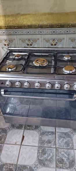 السلام عليكم
طباخ خمس مشاعل شغال للبيع 
الافران شغالة فوك وجوة
السعر 150وبي مجال
المكان بغداد المشتل
***********
يوجد اتصال او واتساب
