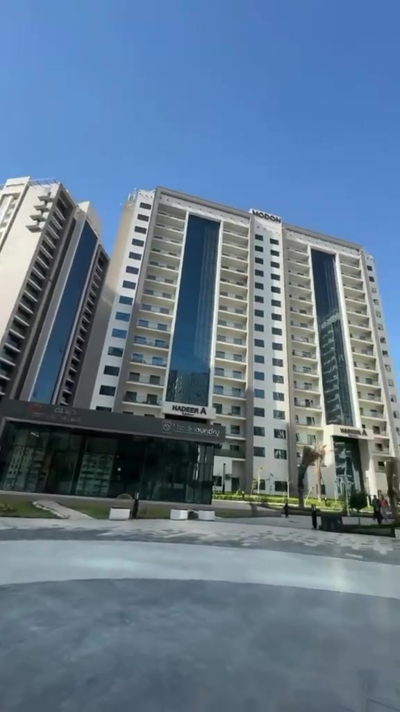 شقة للبيع
اسم المشروع : مجمع البروج 
المساحة: 197
الطابق : الثالث 
الاطلالة : البوليفارد 
الاستلام : استلام جديد( جاهزة للسكن)
السعر : 35 دفتر
للتواصل :***********
