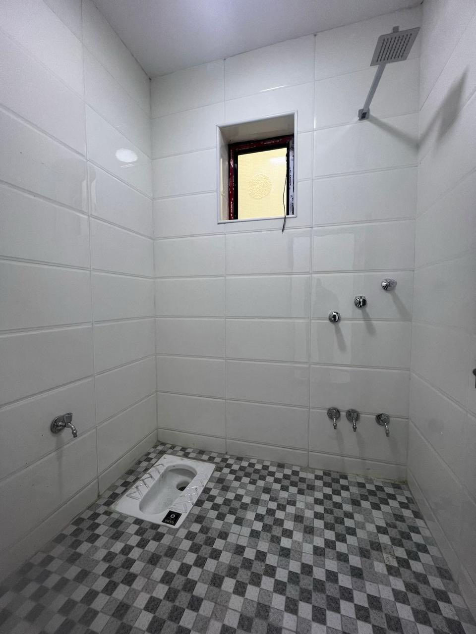 #مكتب_ابوسيف_للعقار_بيع_شراء_ايجار_تعقيب_هدم_تقييم
               السلام عليكم 
يستمر مكتبنا بتوفير العروض الى زبائننا الكرام 

يعلن مكتبنا عن توفر مشتمل حديث (تسليم مفتاح 🔐 ) مدخلين للبيع

المساحة  (١٠٠) متر 
الواجهة (٥) متر 
النزال (٢٠) متر 
يحتوي على ؛
الطابق الاول
كراج صغير واستقبال وحولي مطبخ وخدمات (خارجيه وداخليه) وغرفة نوم 
الطابق الثاني
غرفتين نوم وخدمات وبيتونة وسطحين

السعر (٢٧٧) مليون وبي مجال 

العنوان /الشعب @@@شارع عدن@@ خلف جامع الجهاد شارع 20 متر ورصيف 10 متر@@@

للاستفسار زيارة مكتبنا الكائن في ألشعب شارع الاسواق المركزية مقابل جامعة الامام الكاظم  
او الاتصال على الأرقام التالية؛
*********** 
***********
او التواصل عبر البرامج التالية؛
ماسنجر واتساب
