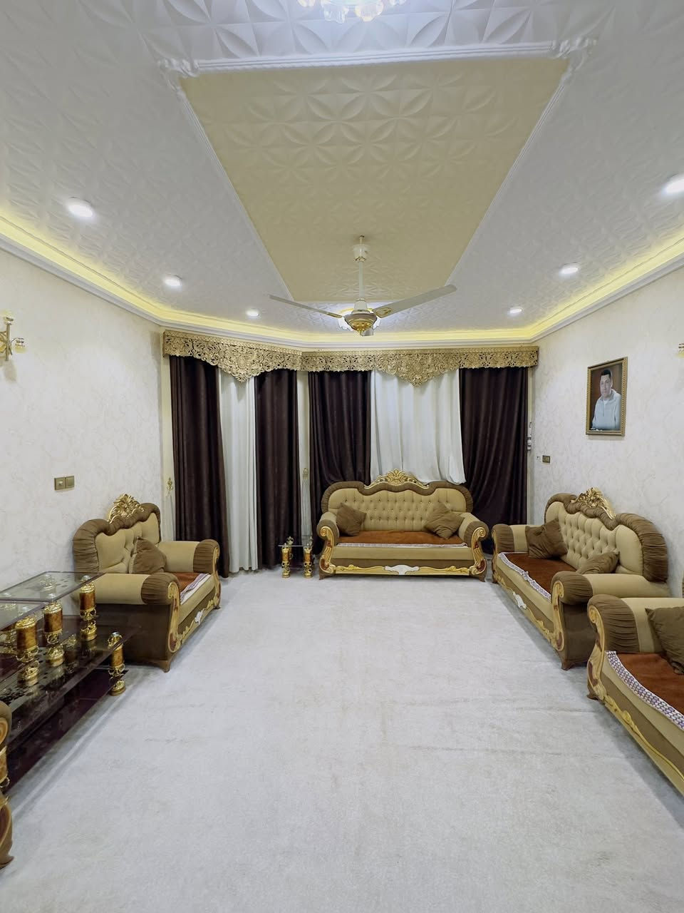 يا الله. السلام عليكم 

بيت طابو صرف بمساحة 200م. بمنطقة محيزم 4 يبعد عن شارع 80 فقط 120م. وعرض الشارع 15م. 

تفاصيل البيت كاملة داخل الصور والفيديو. للاستفسار والتفاصيل اكثر الاتصال /***********.
