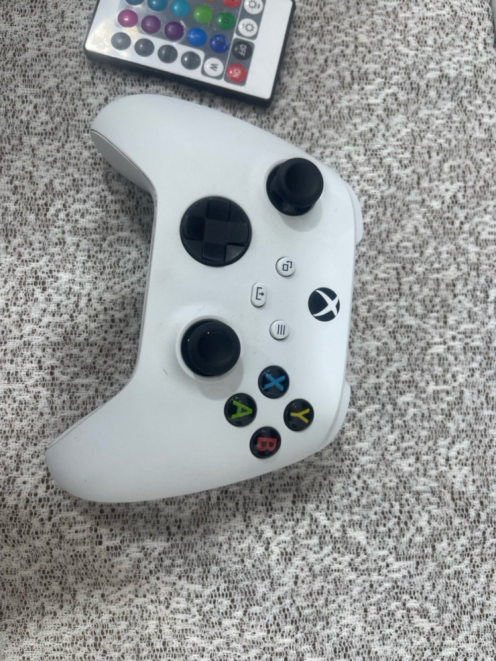 السلام عليكم،

للبيع Xbox Series S بحالة ممتازة جدًا، نظيف جدًا وما مفتوح برغي، شغال 100% وما بي أي مشكلة.

💰 السعر: 400 ألف دينار

📱 للجادين فقط، التواصل واتساب على الرقم: ***********

🎮 الجهاز نظيف ومكفول بالفحص.