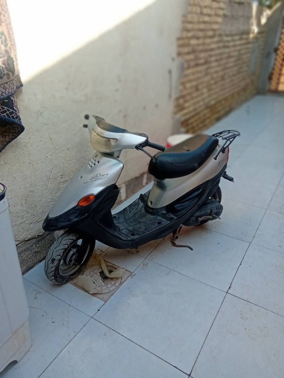 دراجه يوماها للبيع بلادي ونضيفه ما مفتوحه اوراق موجوده السعر 400قفل 🔐 الرقم***********
