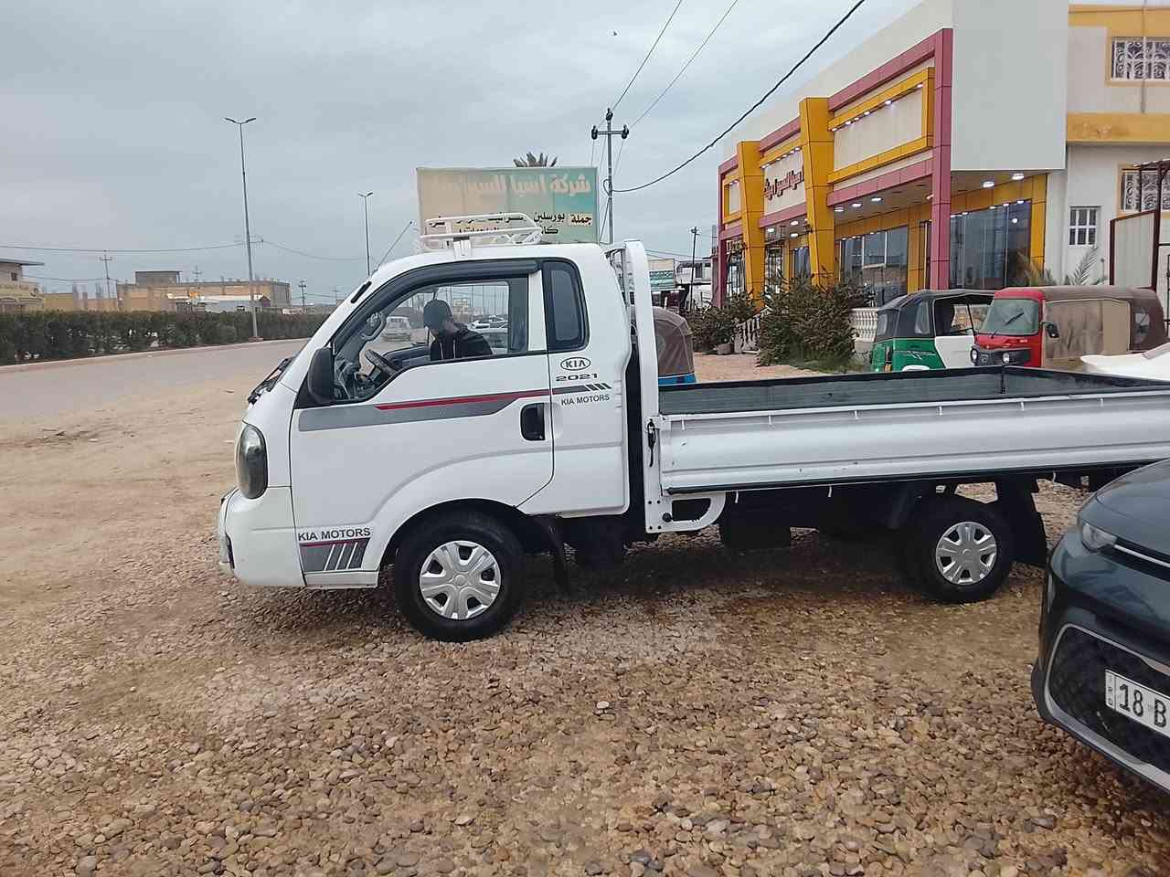 السلام عليكم 
كيه بنكو للبيع 
موديل 2014 
محرك 2700  
مكينه وكير وكسل نضيفات 
كهربايات  شغاله داخله نضيف تخم تايرات نضيف 
صدره نضيف ما بيه اي نقص 
الرقم بصره راعيه يحول ما عده اي مشكله 
سياره بيه صبغات
السعر 85$ 
العنوان بابل الحمزة القربي للاستفسار 
***********
