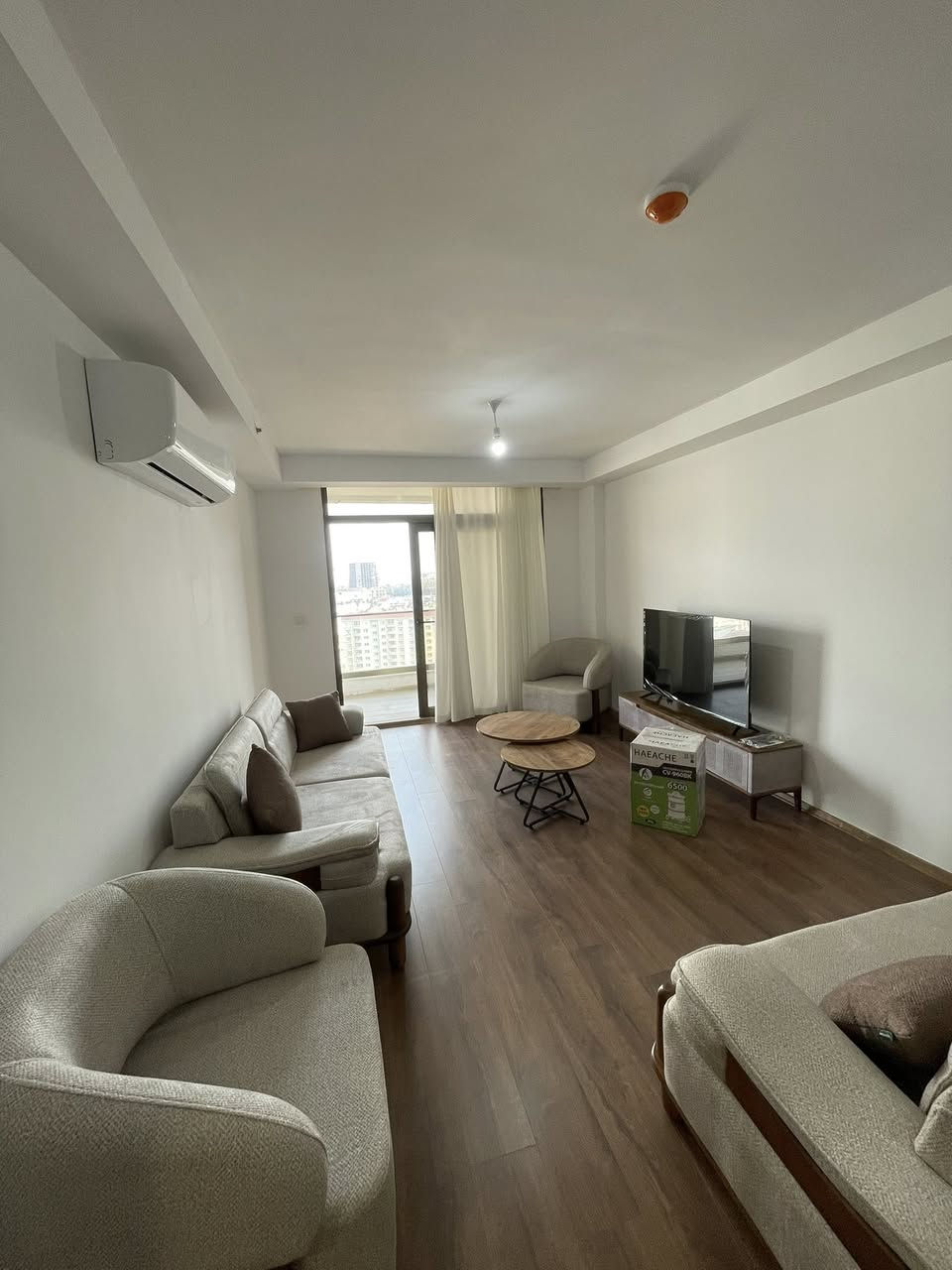 عرض للموثثة اول شهر يدفع نص ايجار والخدمات مجاناً 
والغير مؤثثة اول شهر الايجار مجاناً والخدمات مجاناً كذالك

شقة لللايجار إمباير بيرل 
المساحة : ٢+١ ١٢٧متر  الغرفتين سويت
الموقع : طابق ١٣ العمارة B1 شقة A5 
بدون اثاث  ٦٠٠ دولار مع الأثاث  ٨٥٠ دولار أو ٩٠٠ حسب الأثاث
للتواصل :
***********
