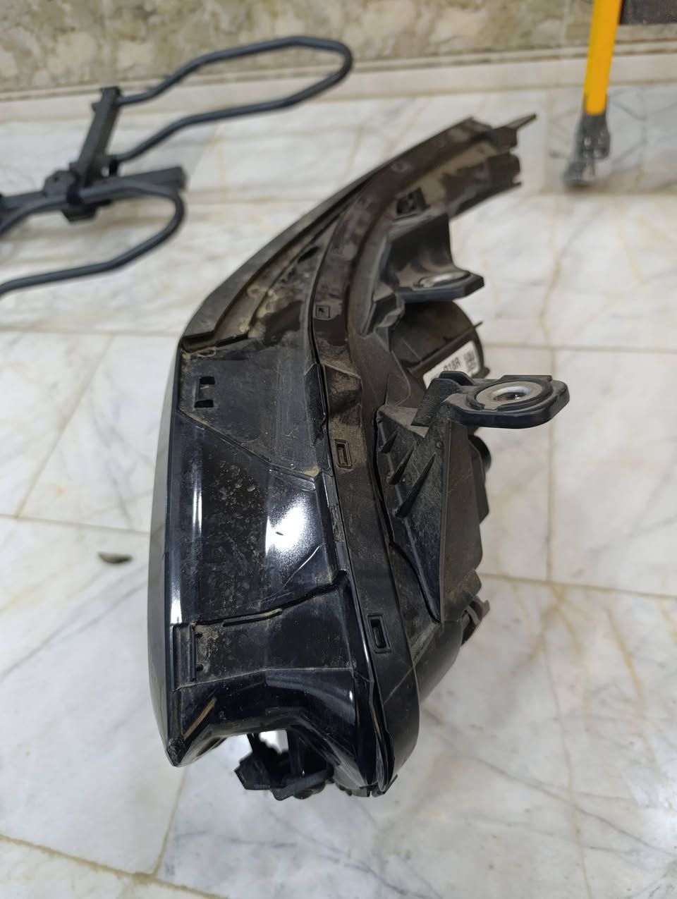 السلام عليكم لايت بيه كسر واحد اصلي مو تجاري للبيع ابورقتين ونص ول مروحه 100 وبيهه مجال مكاني ناصريه للرقم ***********
