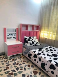 للبيع غرفه كامله  ب 400 و بيها مجال للاتصال واتساب 07726700013