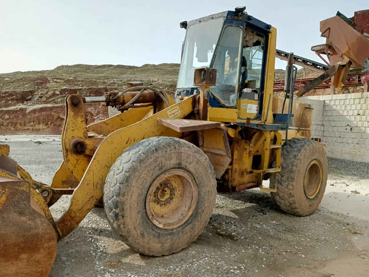 للبيع شفل كوماتسو موديل ١٩٩٢سعر١١٥مجال***********
