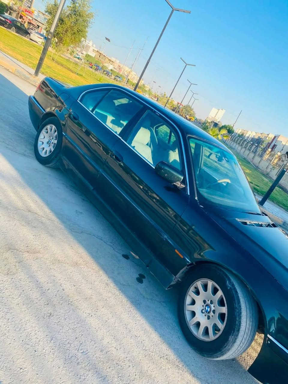 السلام وعليكم 
على بركة الله 
للبيع
BMW 740 كاسحة 
موديل 2000 بلادي 
رقم بغداد تحويل ثاني يوم
فول 
تبريد قطعتين
تخم تاير 
8 سلندر
منضومه غاز 
منضومه زنون عالي ناصي 
صدر 70%
السعر 88 وبيها مجال 
وترهم مراوس حسب القناعه 
وذا اكو بيكم هم اراوس 
مكان السياره بغداد ابوغريب 
اتصال
***********
