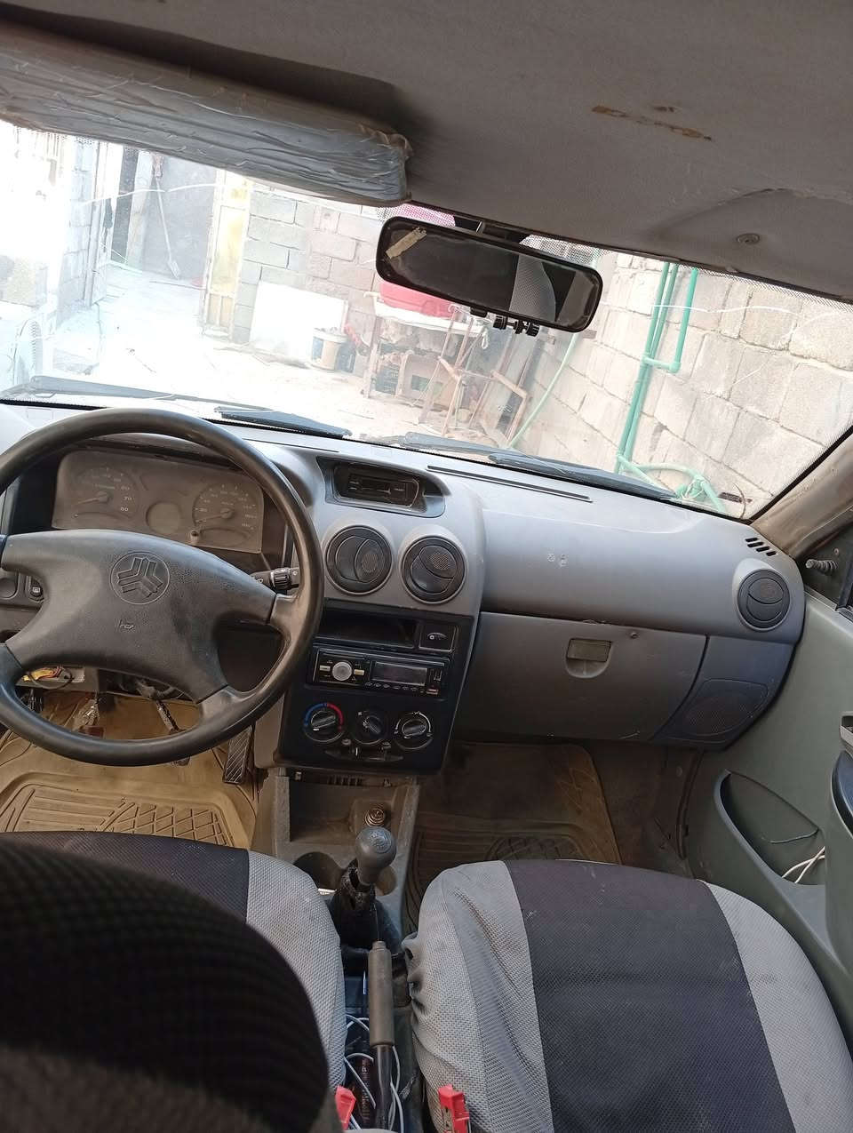 سلام عليكم 
سايبه مديل 2015  سنويتها ضايعه وعندي واجه بيها مستمسكات راعيها موجودات عندي 
سياره حلوه حداديه تايرات نص عمر مكينه كير خير من الله السعر 10
***********
