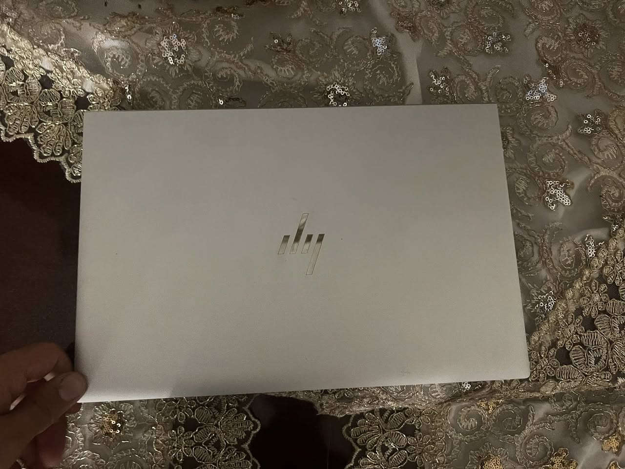 🔥 يعادل i5 الجيل الحادي عشر 🔥
🔥 للبيع HP EliteBook 835 G7 🔥

📌 المواصفات:
- Ryzen 5 PRO 4650U (6 كور 🔥)
- رام 8GB DDR4
- SSD 256GB سريع
- كرت شاشة Radeon
- شاشة 13.3 إنچ FHD
- Windows 11

🔐 الأمان:
- بصمة إصبع
- بصمة وجه
- قفل رمز

📊 الأداء:
جهاز سريع جداً مناسب للشغل والدراسة والبرمجة

💎 الجهاز نظيف وكلشي شغال 100%

💰 السعر:370الف)
📍 المكان: (بغداد)

📞 التواصل خاص
***********
واتساب موجود هم
