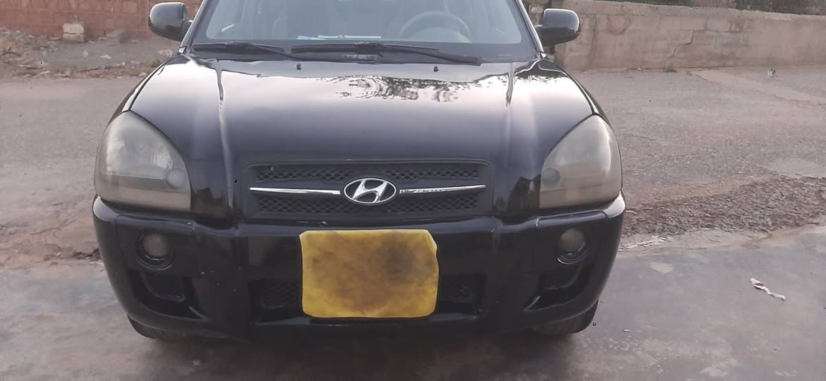 شتی دانسق و جوان هۆندای تۆکسۆن 2009 لێزەری دۆبەی  بەس شوینی لیزەرکەی بۆیاخە گێر تۆماتیک  V6 مکینە بچوک 2.5 بەقت چوار پستینک بە نزین ناخوات تەبرید ساردو گەرم لەسەر سویچ پشتو پێشی کە پسە گێرو مکینەو کارەبای بەشەرت سە یارەکە یەک دەست و 3 سالە لای خۆمانە  نرخ 58$ مجالیکی زۆرکەم 
سەیارەکە هی من نیە تێل بۆ خاوەنی بکەن
 شوین     کۆیە  ژ.م . *********** كويسينجاك, أربيل
