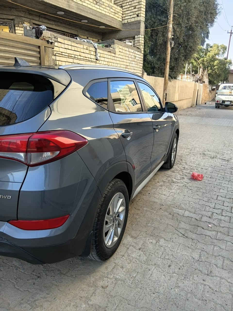 السلام عليكم بيع ومراوس توسان موديل 2018 كلين مكفوله من الصبغ اوحتى البارد كفاله عامه مواصفات كشنات جلد كشنات كهرباء محرك 2400 فور ويل  لد امامي زنون تخم تاير جديد تبريد كشنات تدفئه باقي مواصفات معروفه صدر كلى جديد مابيها كل نقص رقم بغداد بسمي جديد  السعر ١٦٠ اوبيها مجال ***********
