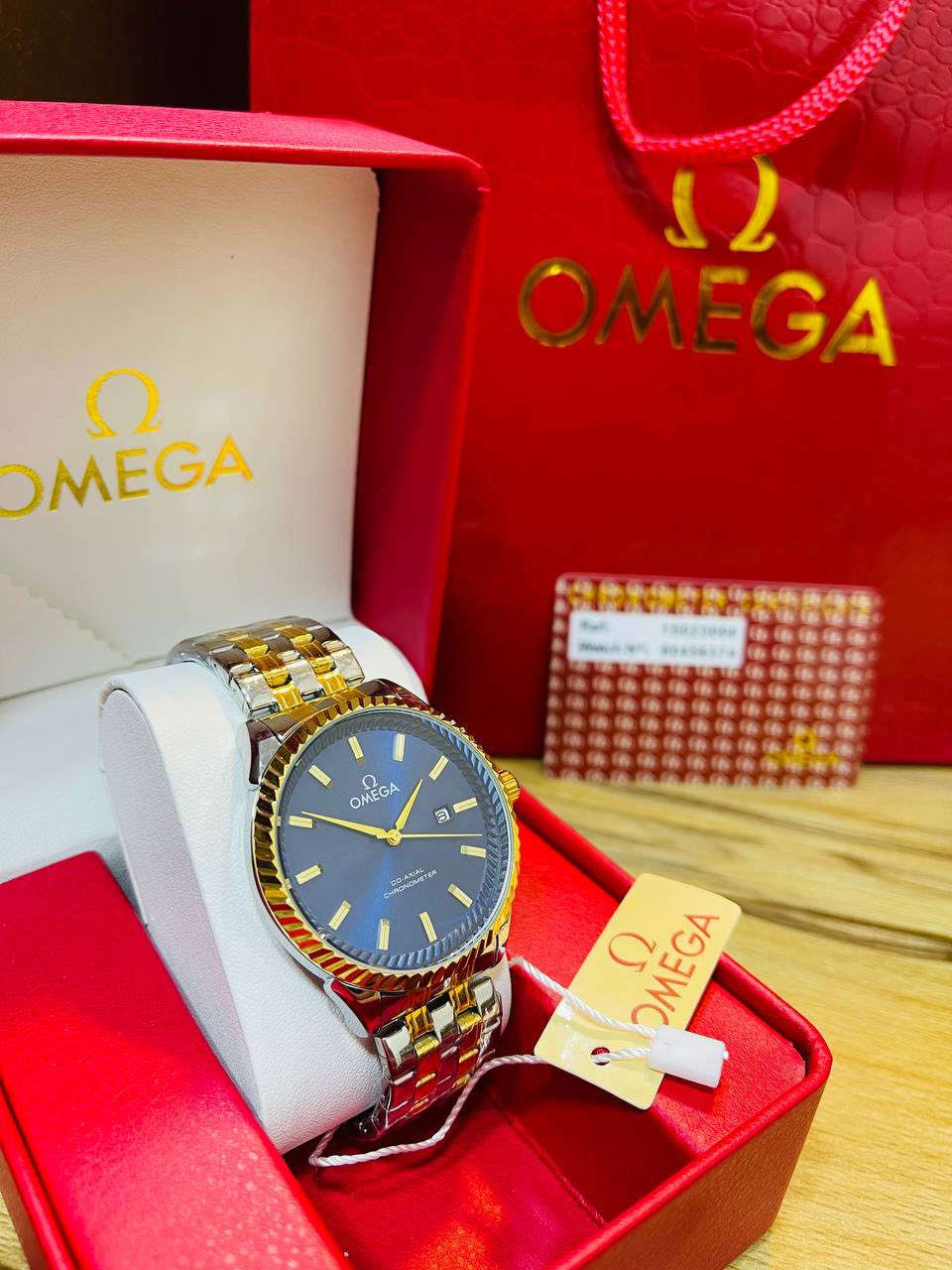 ساعة ماركـة اوميـغـا - OMEGA
- تتميز الساعة بلون المينا الازرق الفاخر 
مع مؤشرات و عقارب ذهبية
- الاطار يأتي بتصميم مسنن بلون ذهبي 
والسير ستانلس ستيل بلونين فضي و ذهبي 
- منفذ تاريخ شهري 
- مقاومة للماء 
تأتي مع العلبة و العلاكه و كارت الضمان 

السعر : 35 ألف


**إذا كنت صاحب هذا الإعلان وتريد حذفه لأي سبب، رجاءا أرسل رسالة إلى الدعم الفني**