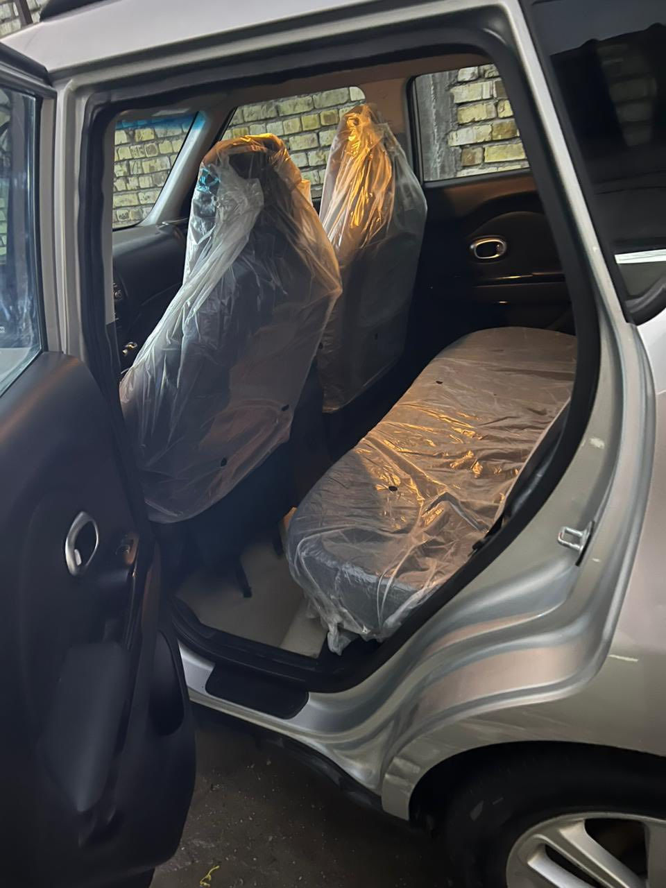 السلام عليكم من رخصت الادمن المحترم صول مديل ٢٠١٨ وارد امريكي رقم اربيل جديد تريد تحويل وكاله حاضر محرك ٢٠٠٠  شاشة كبيره  حادث بنيد وجوملغ بدون اي دواخل شرط الفحص السياره فول مواصفات عدا الفتحه تخم تاير جديد حداديه جديد كير ومكينه بالكارتون ع وضع الشركه السياره ماشيه 70 الف اخت زيرو السعر 114 وبيها مجال حك جيه مكاني بابل القاسم ***********
***********
