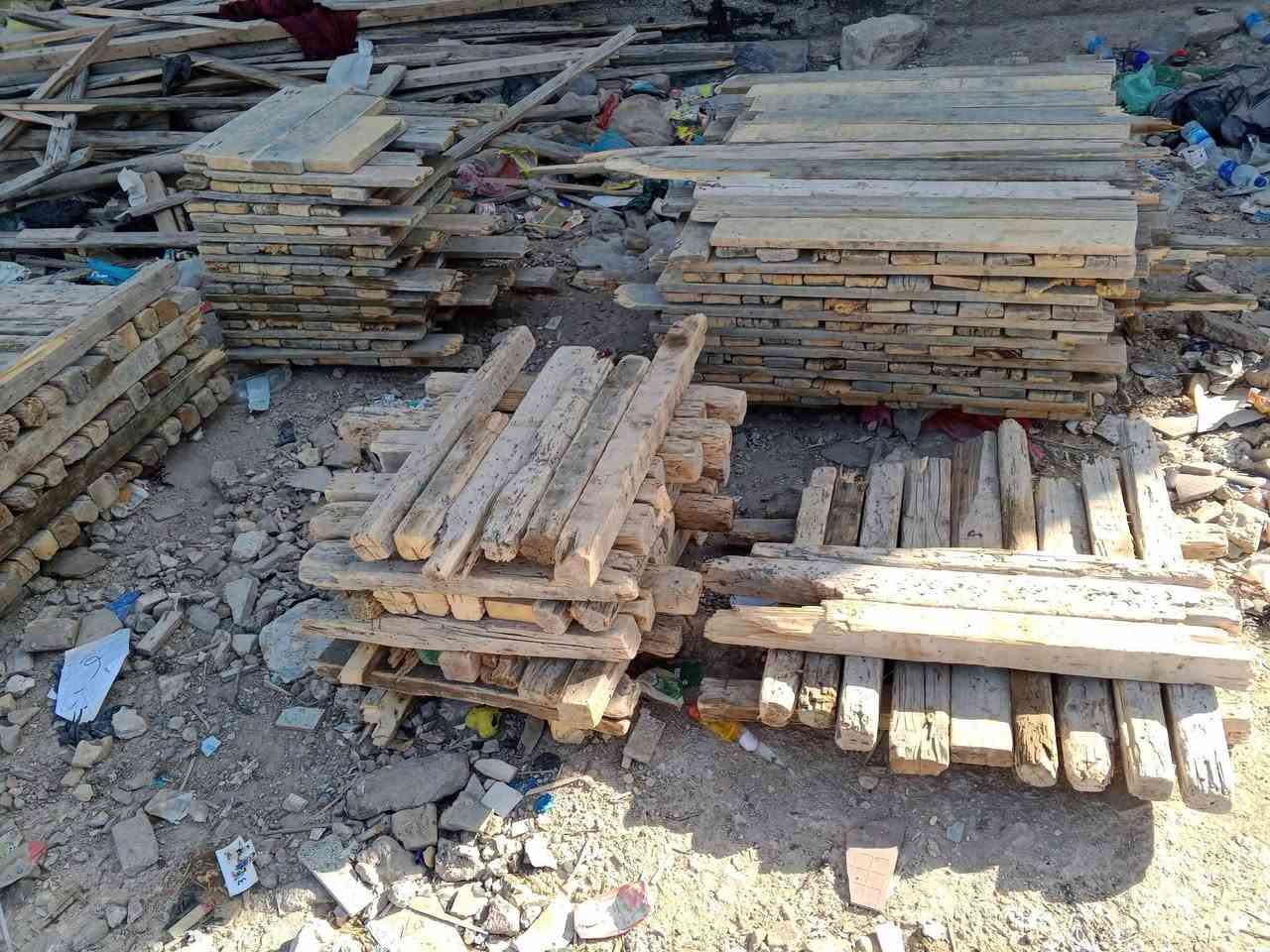 قالب خشب للبيع العدد 4 مكعبات نظيف وتارس يدك 80متر العنوان حله للاستفسار ***********
