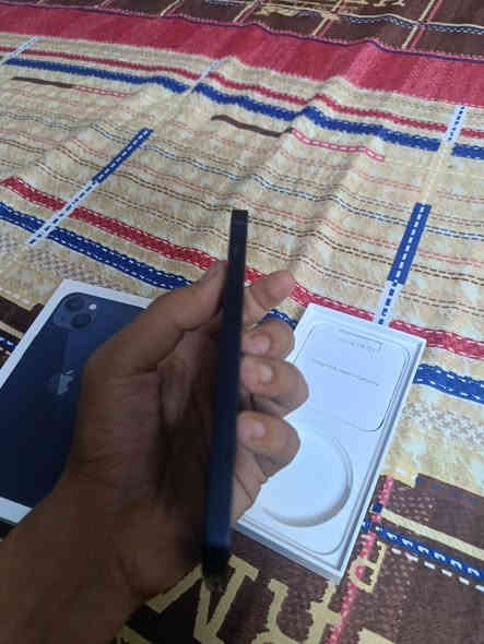 السلام عليكم 
آيفون 13 عادي للبيع 
الجهاز كامل الملحقات ذاكره 128 بطاريه 87 الجهاز مداخل صيانه ابد عدد دورات الشحن 659 الجهاز فحصته حاسبه الصوره موجوده بالمنشور عنوان بغداد البلديات 
السعر 400 
***********
