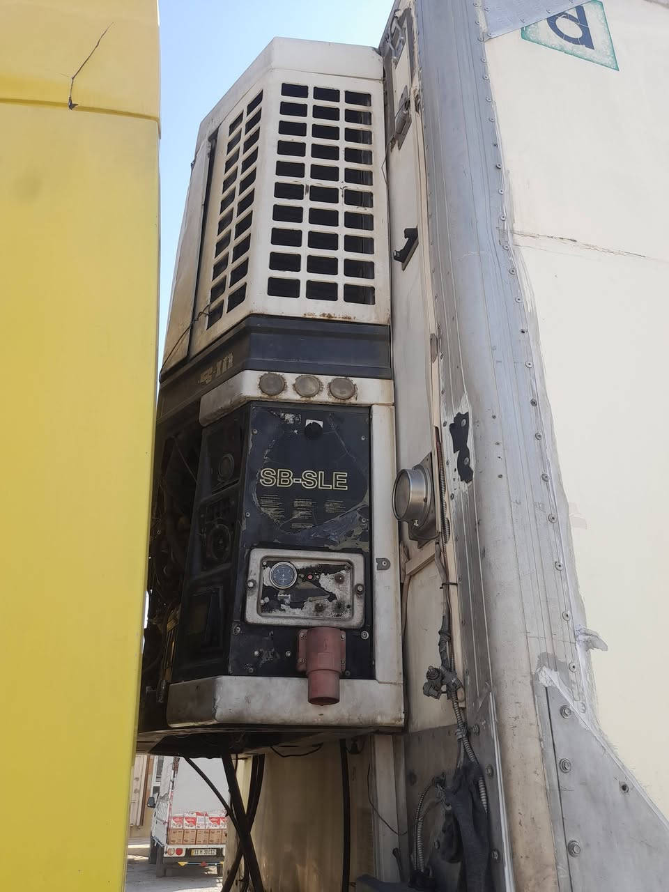 سلام عليكم   افيكو ٢٠٠٢ سنوية براد  شعار ٧ أرقام ابيع راس وعربانة مامربوطة سيارة جاهزة للعمل كروز ١٠ حجم المحرك ٤٢٠ 
كير عادي ٤× ٤ سيارة جاهزة للعمل  براد ايطالي  سمك ٧  شاصي  جهازة اس بي ثري  تخم تايرات راس وعربانة جديد  شاصي  الأيمن مضروب باج  للتواصل *********** السعر إذا تحويل ١٦٠ بدون تحويل ١٤٠ وبي مجال  مكاني بغداد
