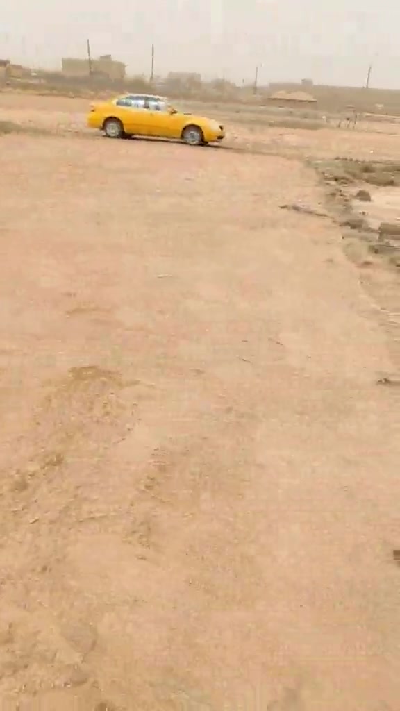 السلام عليكم عندي قطعه ارض بحي الجوادين النزله ال3 بضهر الاملاعب مدفونه ومحدوله جاهزه ل بناء ***********
