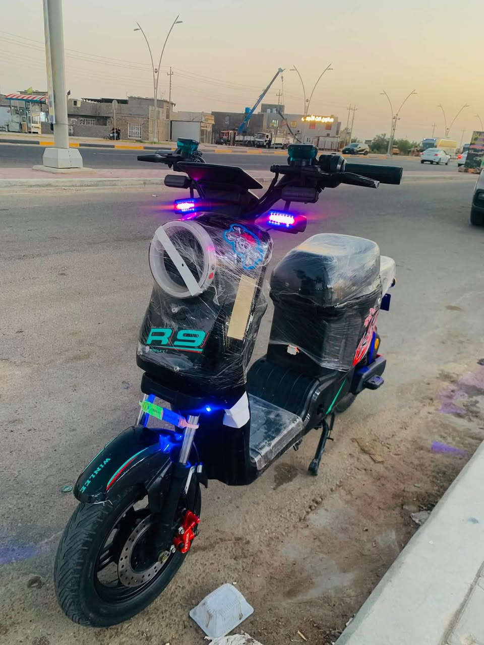 دراجه شحن R9 حلوه نضيفه كلشي شغال بيها بطاريات جدد نضيفات سعرها 385 الف عنواني بصره شط العرب الجزيره ***********
