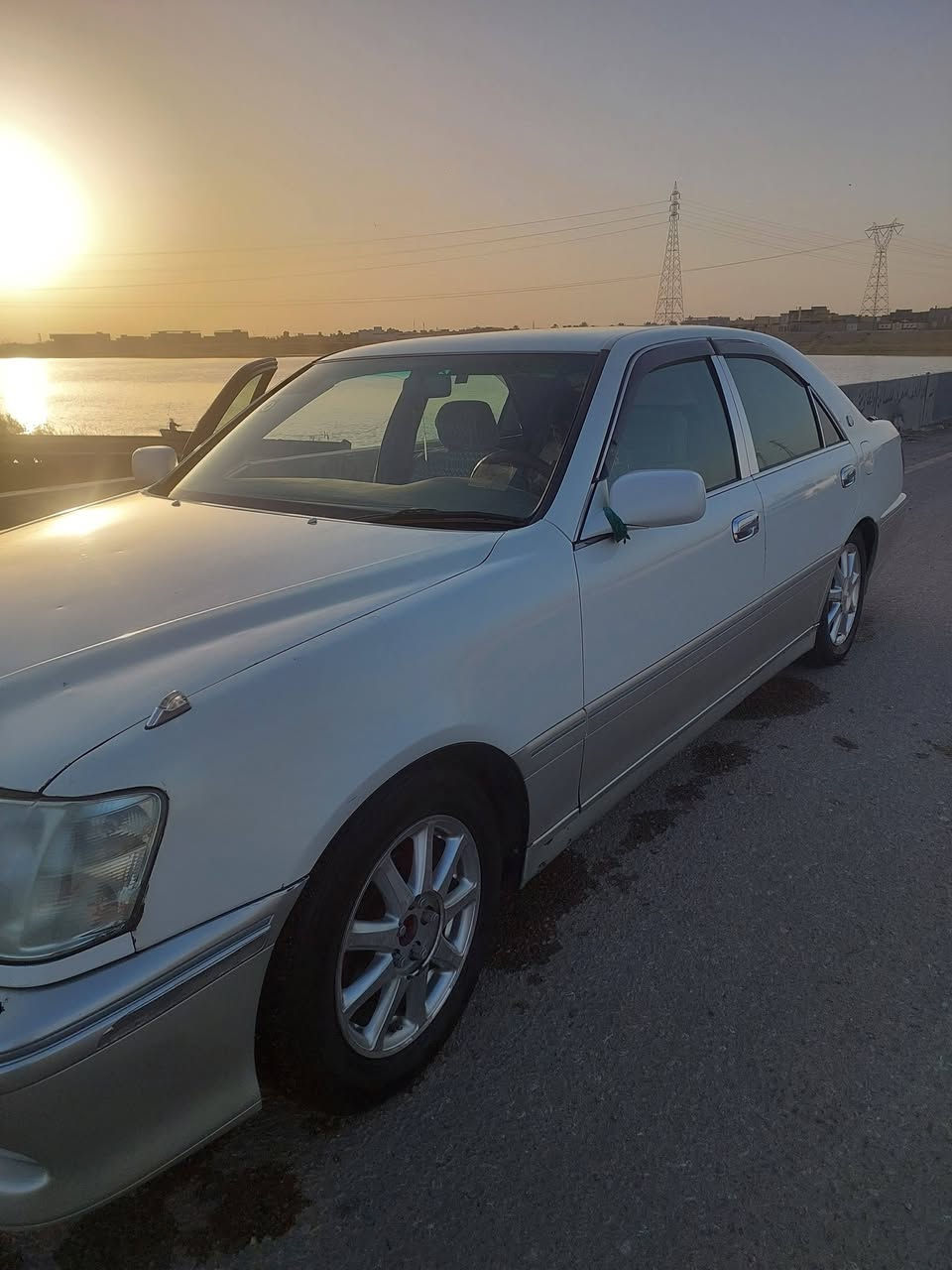 السلام عليكم سياره جنون (ملكه) للبيع موديل 2001  رقم بصره شرط التحويل السنويه توه منتهيه بيه كفر الجاملغ الخلفي مبدل بليابان  وطخه بلبنيد والباقي ما بيها  شي السياره جاهزه من كلشي تبريد تخم تاير حداديه يرادله شويه ترتيب  مكاني البصره القرنه الشرش  ***********  السعر ١٢٨
