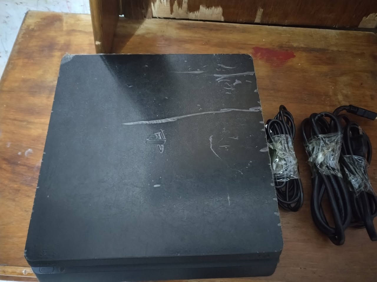 سلام عليكم شباب بلي فور مستخدم اسبوع مع ست أقراص مع استان جوستك سعره ٣٥٠الف نضافه فول.
رقم الهاتف ***********
