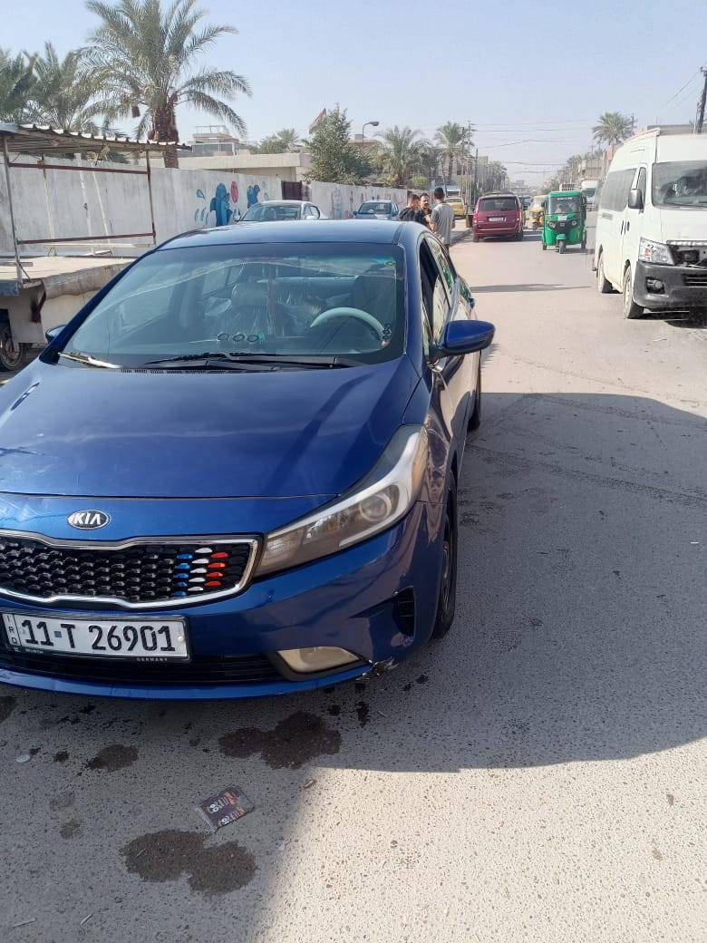 سلام عليكم فورتي مديل 17 بيها بس جاملغ وبنيد بدون دواخل تخم تاير جديد صدر امامي خلفي جديد سياره مال جناي ما تصرف عليها ربع دوشمه سفريات ذاك ليوم سويتهن عنوان بغداد الشعب *********** الشراي يتصل السعر 113وبيها مجاي حق الجيه
