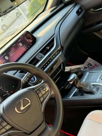 lexus ux 250h موديل ٢٠٢٢ الحادث فقط باب السايق مبدل كل الصور والضربة م...