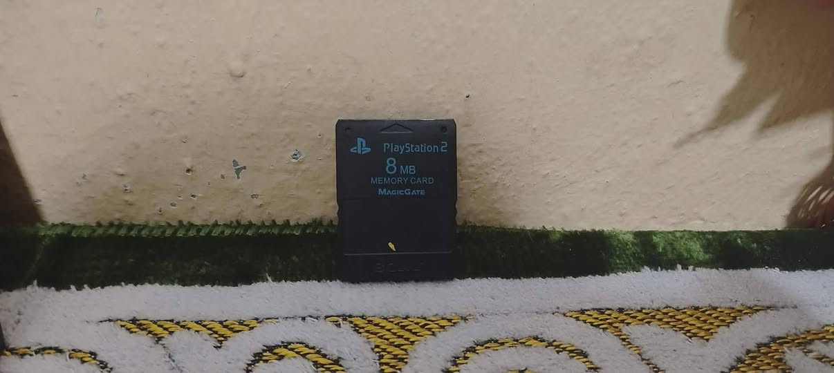 بلي 2 نضيف فلاش 32G كارت ميموري 8M بيه اكثر من 40 لعبه رقمي ***********
