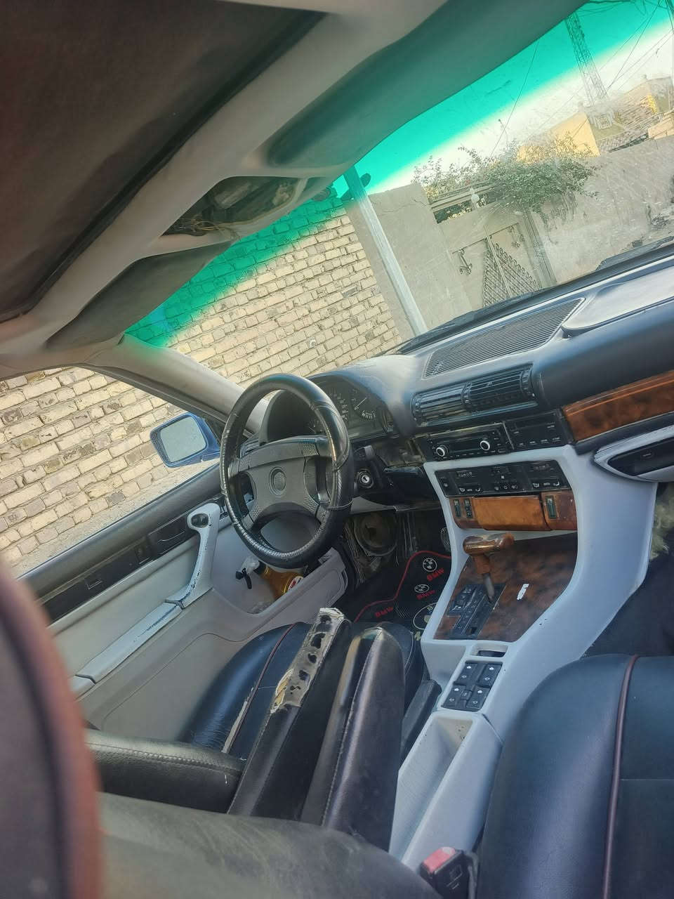 السلام عليكم 740 اصل
رقم بغداد بسمي  سياره كفاله مكينه كير صدر تخم تاير تبريد كلشي 
موديل1992 
سياره ترايك بصره ٢٥٠ امشي سياره واكفه 
غرفه صاج ملكي  سياره عوده شي بسيط  وسياره مثل بصوره ***********  
سعر٦٥$وبيه مجال بسيط
