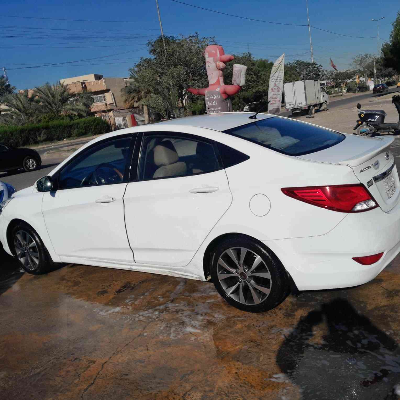 السلام عليكم
اكسنت 2016 خليجي مكينه 1600
ماشيه 83 km فول مواصفات 
مكفوله من الصبغ بيها طلقه بلبنيد وطخه بلدوسه والصور كدامكم
رقم بغداد بأسم بنيه 

مكان سياره بغداد شقق حي صدام
السعر 110$  
***********
