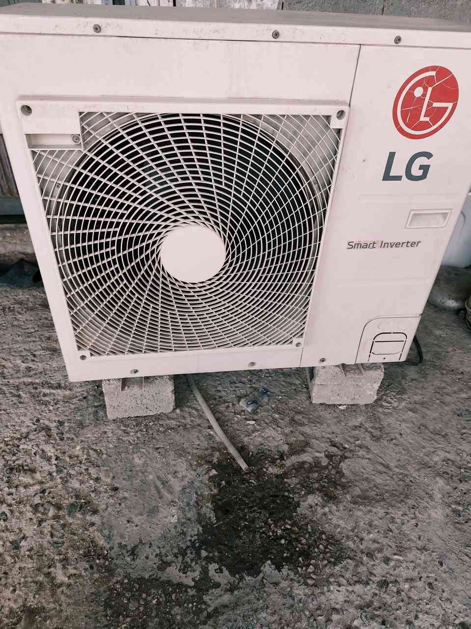 مندوبه اغراض شعندك للبيع دزلي ابيعه الك بعموله بصيطه 
غرفه جديده وسبلت 3طن انفيرتر وكاونتر مرمر 4متار ونص لارضي ومعلق نفس القياس ارتفاع المعلق ااكثر من متر  الشراي يتصل عل رقم ***********
