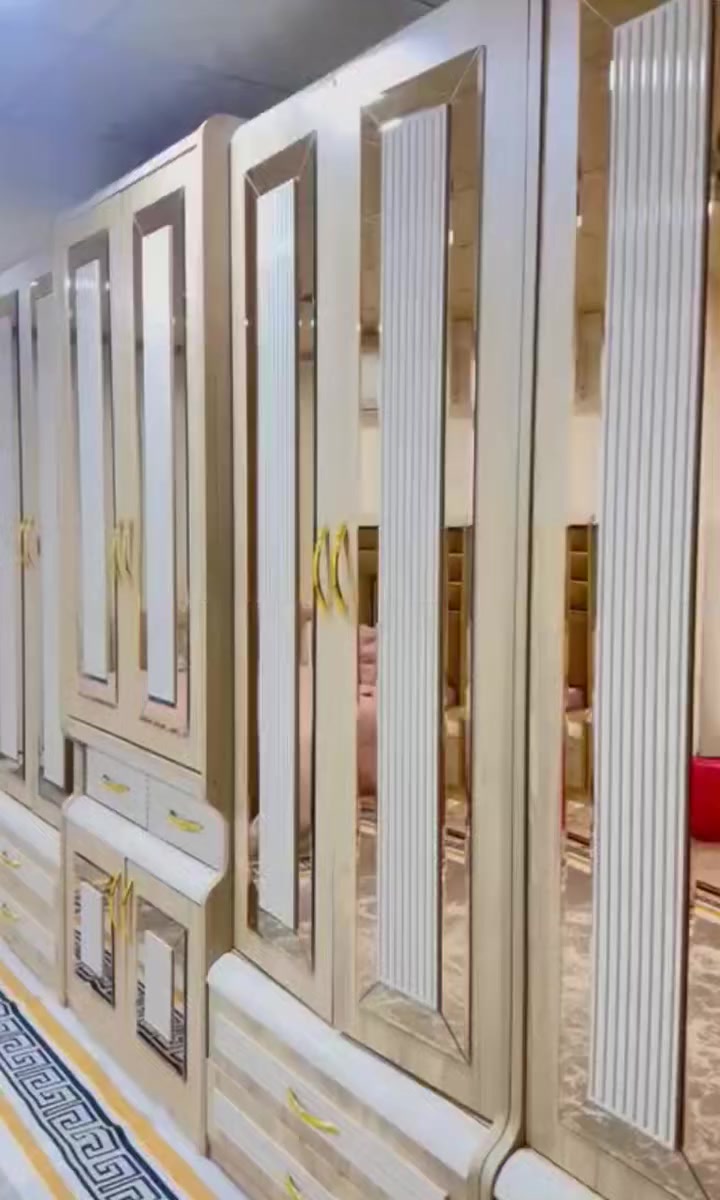 غرفة مصرية للبيع كلش قوية نظافتها ٩٠٪
11 قطعة السعر مليونين وبيها مجال رجاءً بس الشراري يدخل خاص
