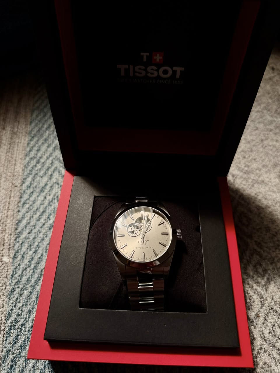 ⌚ Tissot Gentleman Powermatic 80 – Swiss Made 🇨🇭

فرصة حقيقية لعشاق الساعات الفخمة 👇

ساعة أصلية من ماركة Tissot السويسرية  
موديل Gentleman Powermatic 80 المعروف بالأناقة والقوة

✨ الحالة: نظيفة جداً (مثل الجديدة) بدون أي خدش  
📦 كاملة: الكرتون + كرت الضمان موجود  
⚙️ حركة أوتوماتيك (تشتغل بدون بطارية)  
🔋 احتياطي طاقة يوصل لـ 80 ساعة  
💎 زجاج Sapphire مقاوم للخدش  

تصميم كلاسيك أنيق يناسب الرسمي واليومي  
ساعة راقية وتلفت الانتباه بكل مكان 🔥

💰 السعر: (900$)  
📍 الموقع: (أربيل )  (وتوصيل لجميع المحافظات )
📩 للجادين فقط – التواصل خاص
(***********).     (***********)
من أجمل و أندر الساعات 🔥
