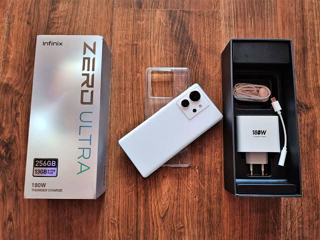 السلام عليكم  انفنكس زيرو الترا 

ذاكره 256 

سرعة شحن صاروخيه 180 واط يعني #يشحن_من_الصفر_الى100٪ بــ 12 دقيقه. 

كاميرا 200 ميغا بكسل .

الجهاز معروف بقوته ومواصفاته من الفئه العاليه لانفنكس.

الجهاز غراضه كامله حتى #وصل_الشراء_والضمان_موجود 
للبيع او مراوس 
مكاني كربلاء *********** كربلاء, العراق
