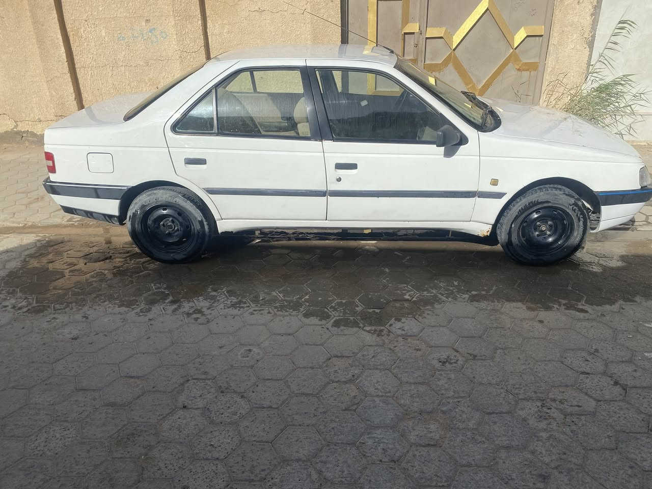السلام عليكم بيجو 405
بيهة جاملغ مبدل وتلگيط خياسات قبل فترة مبدل كازكيت وكور بشركة بلادي وكل تصليحات السيارة بالشركة مع الوصولات كير كفالة ومحرك لاتنقيص ولا تبخير سنوية بسمي شرط مداور 

السيارة مال جناي ما عايزة شي تبريد ثلج السعر 38 وبيهة مجال بسيط المكان نجف والرقم نجف للاستفسار ***********
