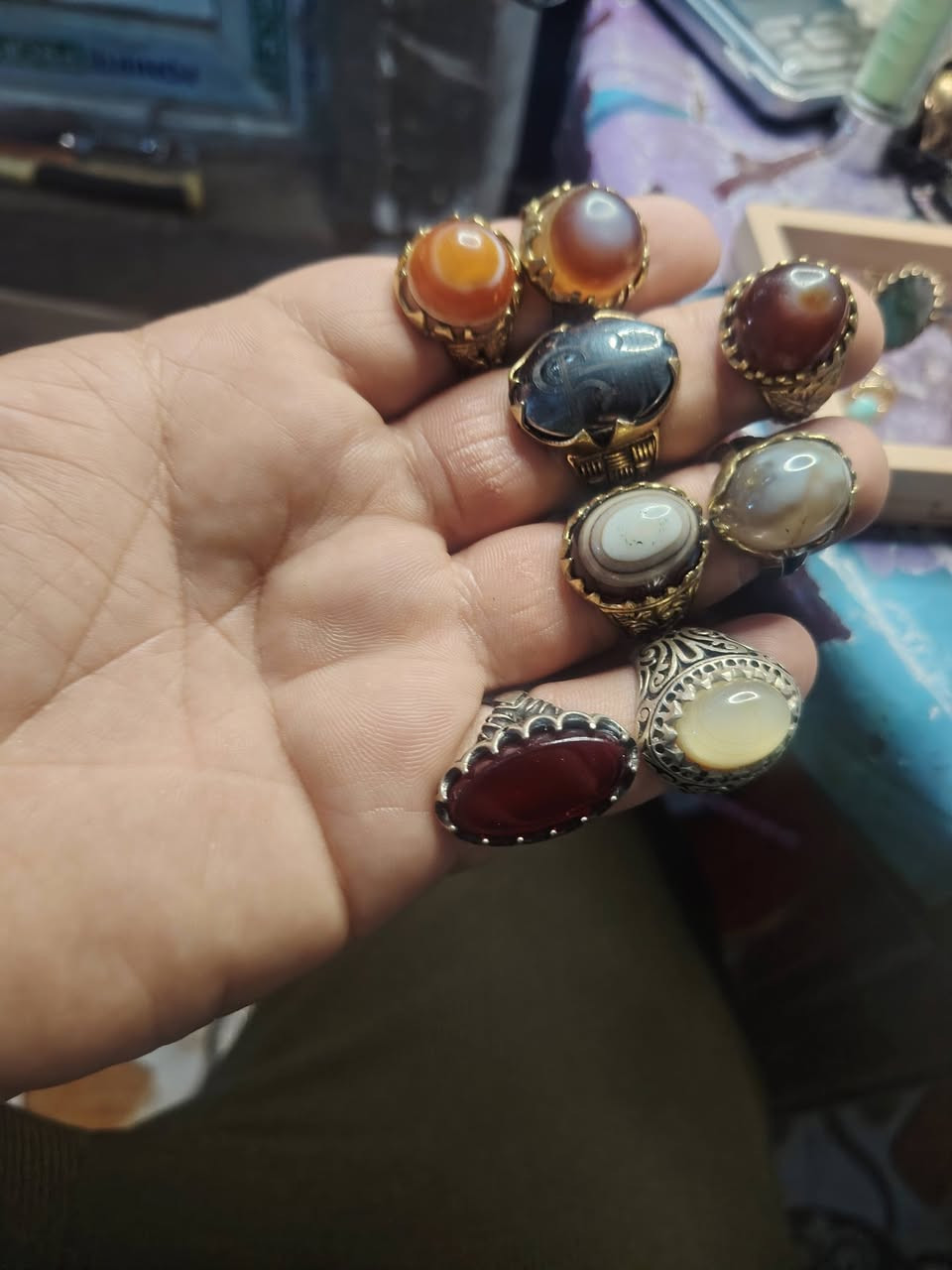 محابس نحاس شلعه الي يفيدنه يراسل وات ساب
***********

***********
