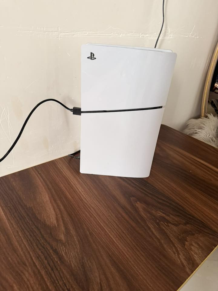 بلي 5 سلم جديد بالضمان استخدام قليل بعدة بالضمان وياه أقراص ٢ FiFA 2025 و لعبة GTA آخر إصدار مع الملحقات ( يدة و كيبل … ) البلي مع الملحقات أبيع ٦٠٠ قفل مع الأقراص أبيع ب ٦٥٠ مكاني ديالى / بعقوبة 
***********
