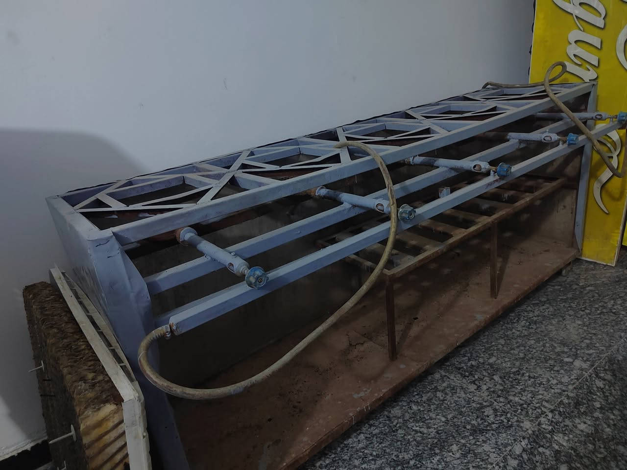 للبيع: طباخ (موقد) غاز أرضي صناعي مستعمل
التفاصيل: يحتوي على 5 عيون (رؤوس) غاز، بهيكل حديد قوي ومتين جداً.
​ممتاز للمطاعم، الحسينيات، المطابخ الخارجية، أو العزائم الكبيرة.
​الموقع: بغداد / المحمودية 
​للإستفسار أو الشراء، يرجى التواصل على الخاص أو الاتصال: ***********
***********
