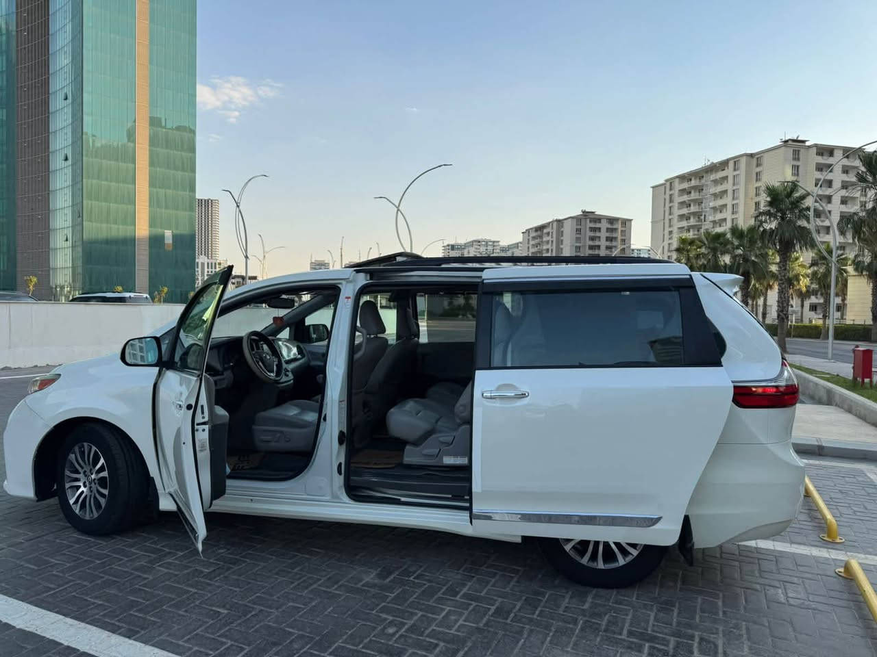 تويوتا سينا 2020 موصفات XLE فول موصفات رقم اربيل ضرر قطعتين صبغ بنيد وجاملغ
رقم موبيل ***********
