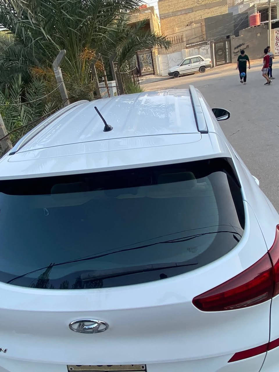 تنزيل السعر بسبب الوعود الكاذبة 
السلام عليكم  
توسان للبيع 2019
رقم أربيل تريد مداور تريد وكالة 
سياره نضيف مستعجل ع البيع  
ماشيه 86 حقيقي 

مواصفات 
فول موصفات عدا البنوراما 
حساسات امامي و خلفي 
كرسي السائق كهرباء 
شحن لاسلكي 
شاشه كبيرة 
كامرة دوارة
ثلاث انضمة قيادة 
بصمة تشغيل وبصمة ابواب 
مري شفط 
تبريد ثلج 
مكينة ٢٠٠٠ممفتوحة 

ملاحظة السياره بيه ( كرت بقبق الجنطه وبيه شكم حالوبه بالقماره ممبينات ) الباقي مكفول 
والسونار موجود بالصور 
السعر176  وبيه مجال بسيط ماكو 2019 بهيج سعر 
المكان نجف 
للاستفسار ***********
