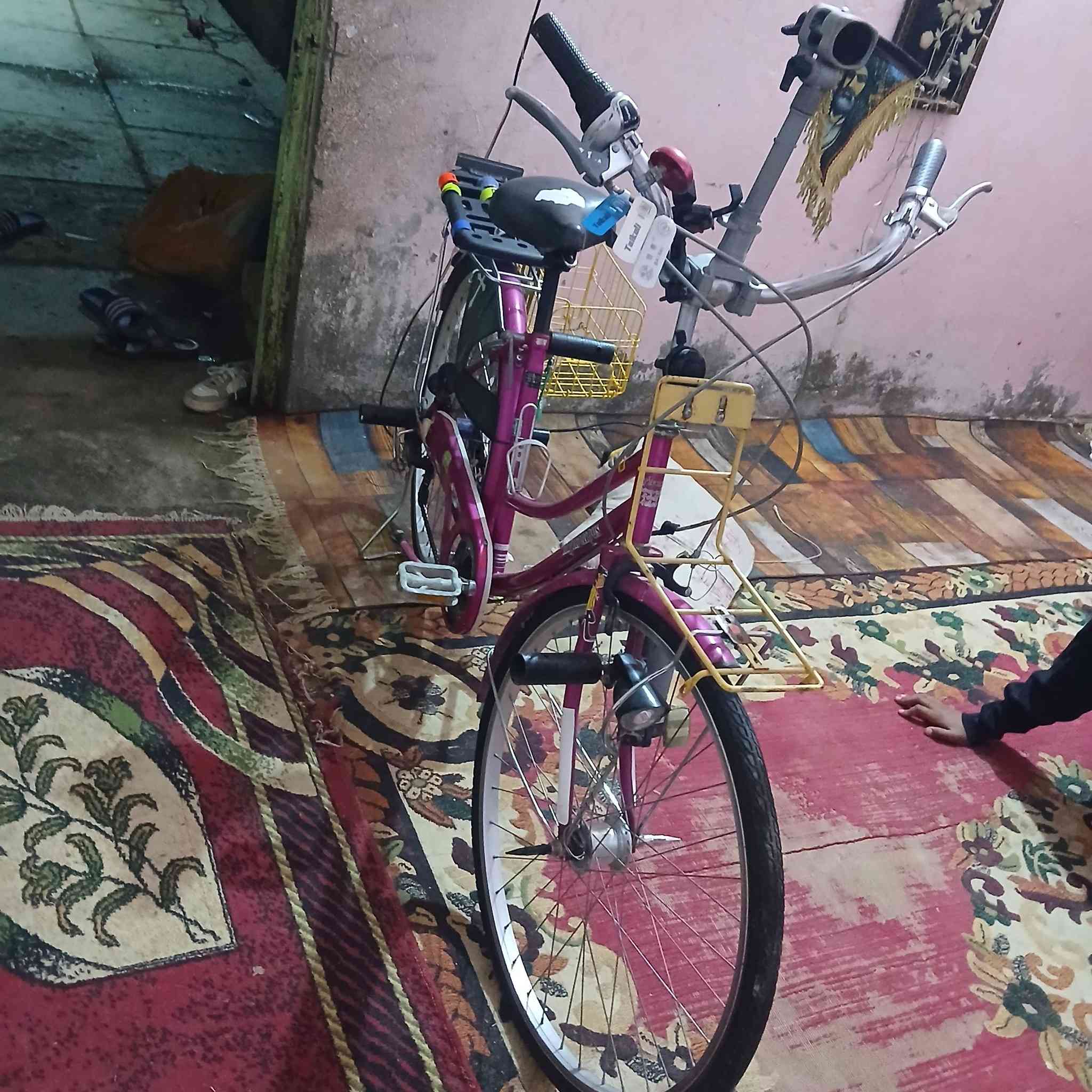 السلام عليكم بايسكل للبيع حجم 26 السعر 150 او بي مجال***********
