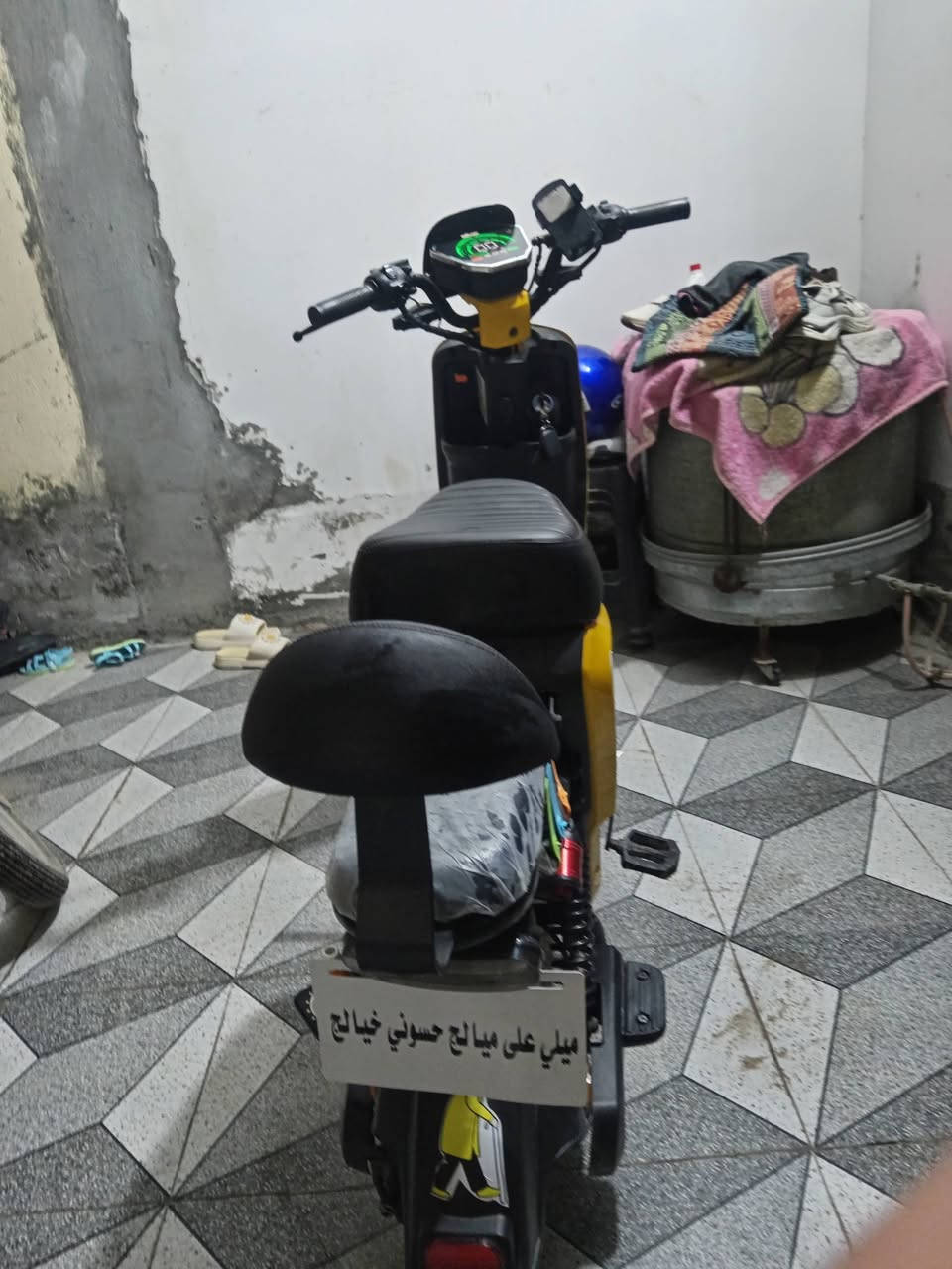 سلام عليكم ورحمة الله وبركاته اخون دراجه شحن آر 9 فول موصفات دراجه نضيفه بطاريات ٣٢ امبير موضحه كداكم سعر 400 أو بيهه مجال او مراوس بطه أو أي شي تفاصيل خاص او رقم ***********
