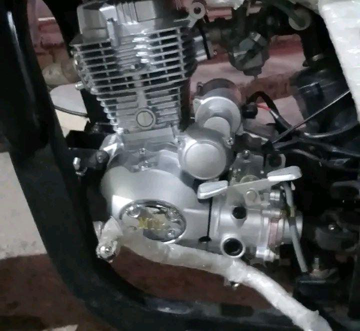 سلام عليكم البيع موديل 15  أوراق مكينه ما مفتوحه توني شادها ثاني تبديله دهن شاصي نضيف تواير ابو خطه توني شاهدهن شفت بنزات بوكس كير ضفيره كله جديد ما مخلي قطعه بيها ما مبدلها كهربائيات شغاله السعر واحد 450  مستعجل ع بيعه كلش مكاني ناصريه مركز ***********
