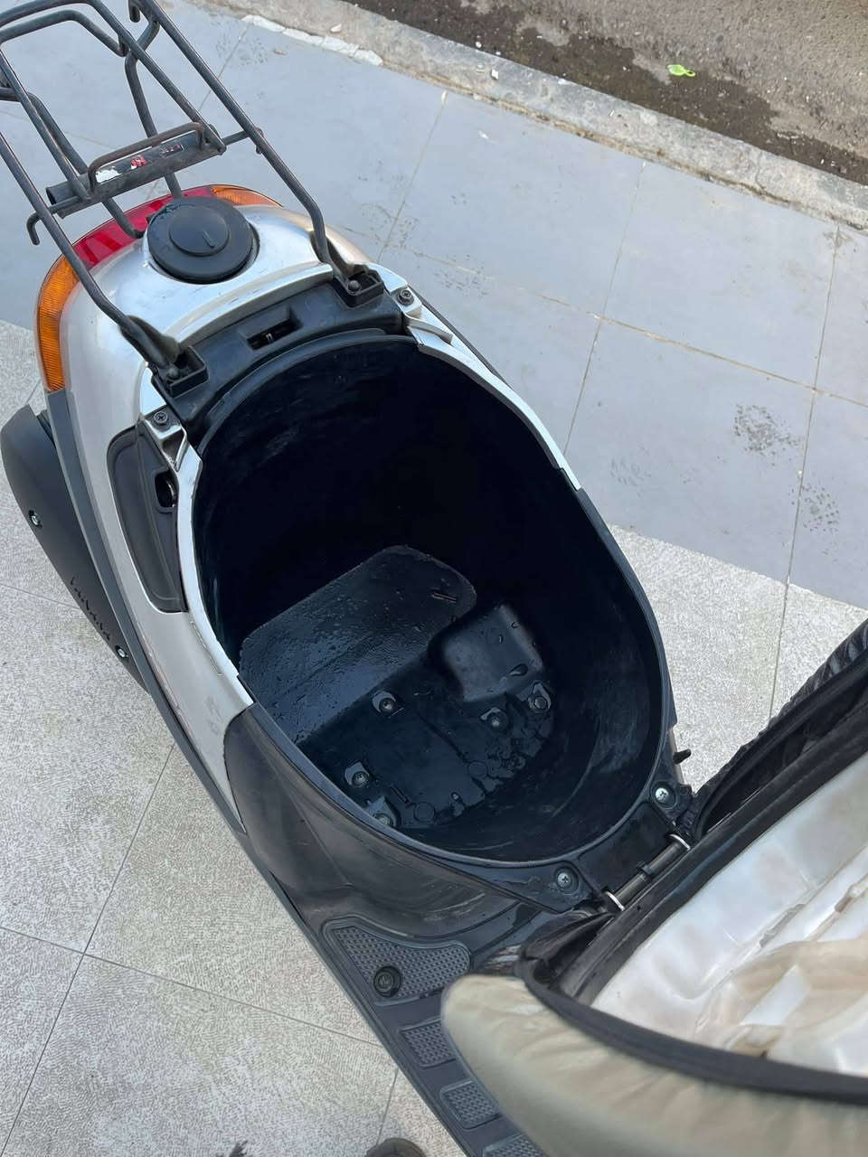 السلام عليكم
موطور بوتين حديت للبيع.؟ الموطور يجي دبل سكليتر يعني دبل قمجة. اخوان الموطور كدم العين الموطور نضيف مثل ماشوف بلصورة شرط مو مفتوح بس قبق هندر مفتوح اما بقية الموطور كامل من كهربائيات من اي شي جاهز
السعر ٤٢٥ وبي مجال ال مو شراي  او اشيوف السعر غالي لا يراسل تلكي كولشي  حتى ٥٠ الف  مرسل موجود
رقم *********** مكاني ناحية زمار
